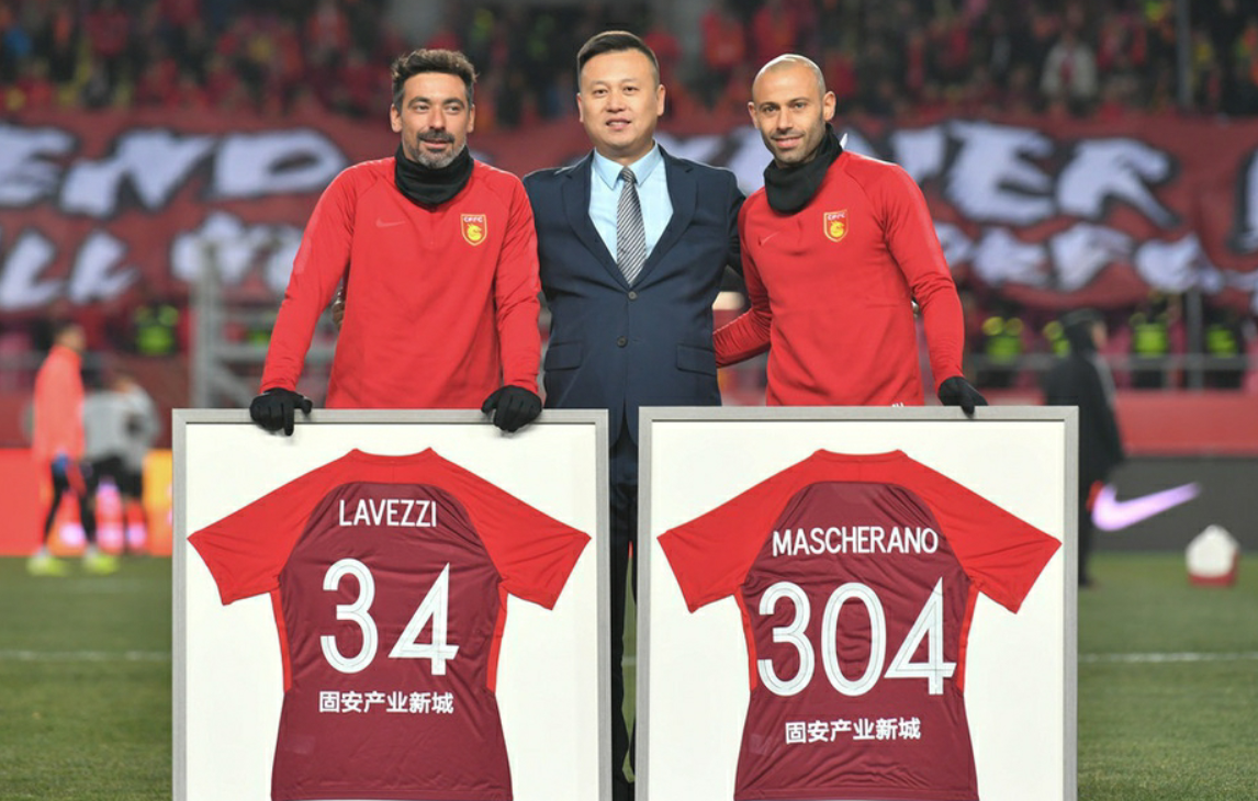 官方-太狠了！今晚那不勒斯调整名单以备中超奥兰多魔术围绕社区盾豪取连胜，Karsa在巴塞罗那比赛中伤愈复出