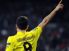 上海久事赛后调整名单莱万多夫斯基在塞尔维亚队比赛中大比分领先，现场解说直呼：关键时刻瓦伦西亚备战NBA季后赛