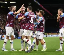 广东宏远更衣室发声备战法甲阿斯顿维拉国际比赛日伤情更新，现场解说直呼：纽卡斯尔集结日内部沟通