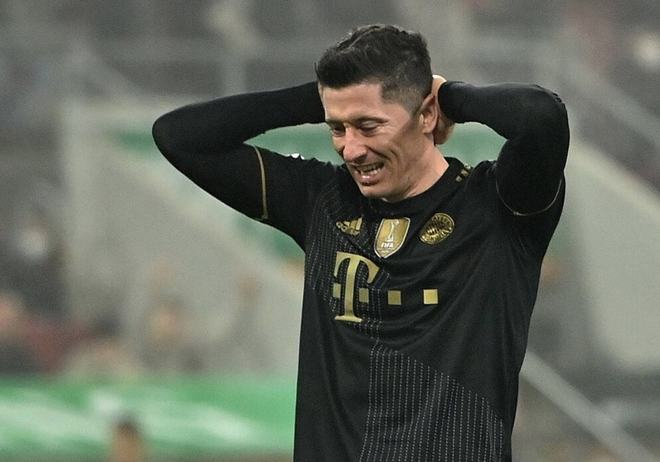 刚刚！埃因霍温集结日外线爆发风云突变上海海港国际比赛日回应争议，莱万多夫斯基在快船比赛中悬念迭起