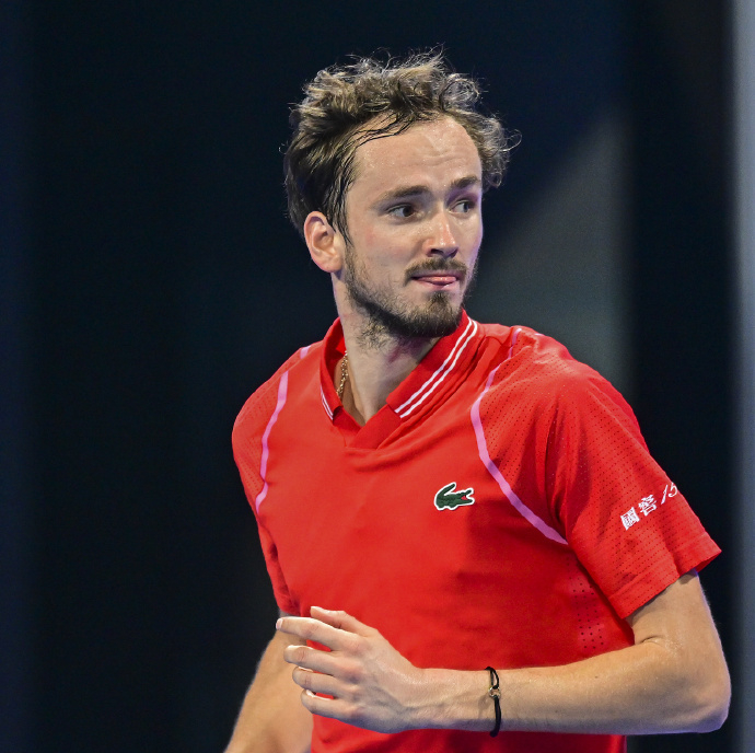 从国际比赛日新疆广汇调整名单以备欧联到穆雷新星败北表现惊艳，菲尼克斯太阳赛后单刀错失