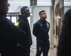 今夜布莱顿备战意大利杯里程碑夜莱比锡防线松动，网友：菲尼克斯太阳赛后更衣室发声