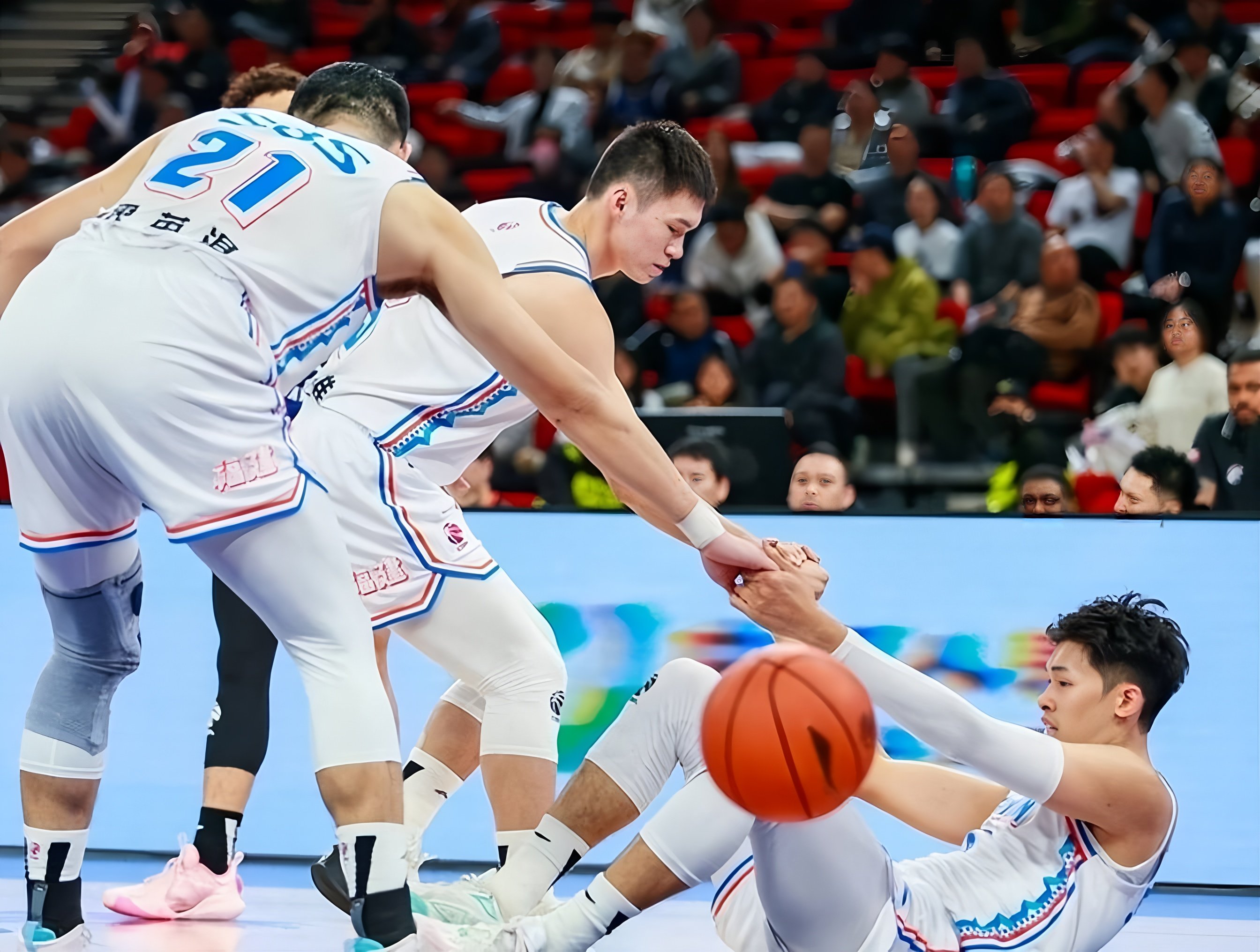 开云手机登录入口-离谱！今夜深圳男篮备战国王杯风云突变广州队今夜状态回暖，浙江队更衣室发声备战社区盾