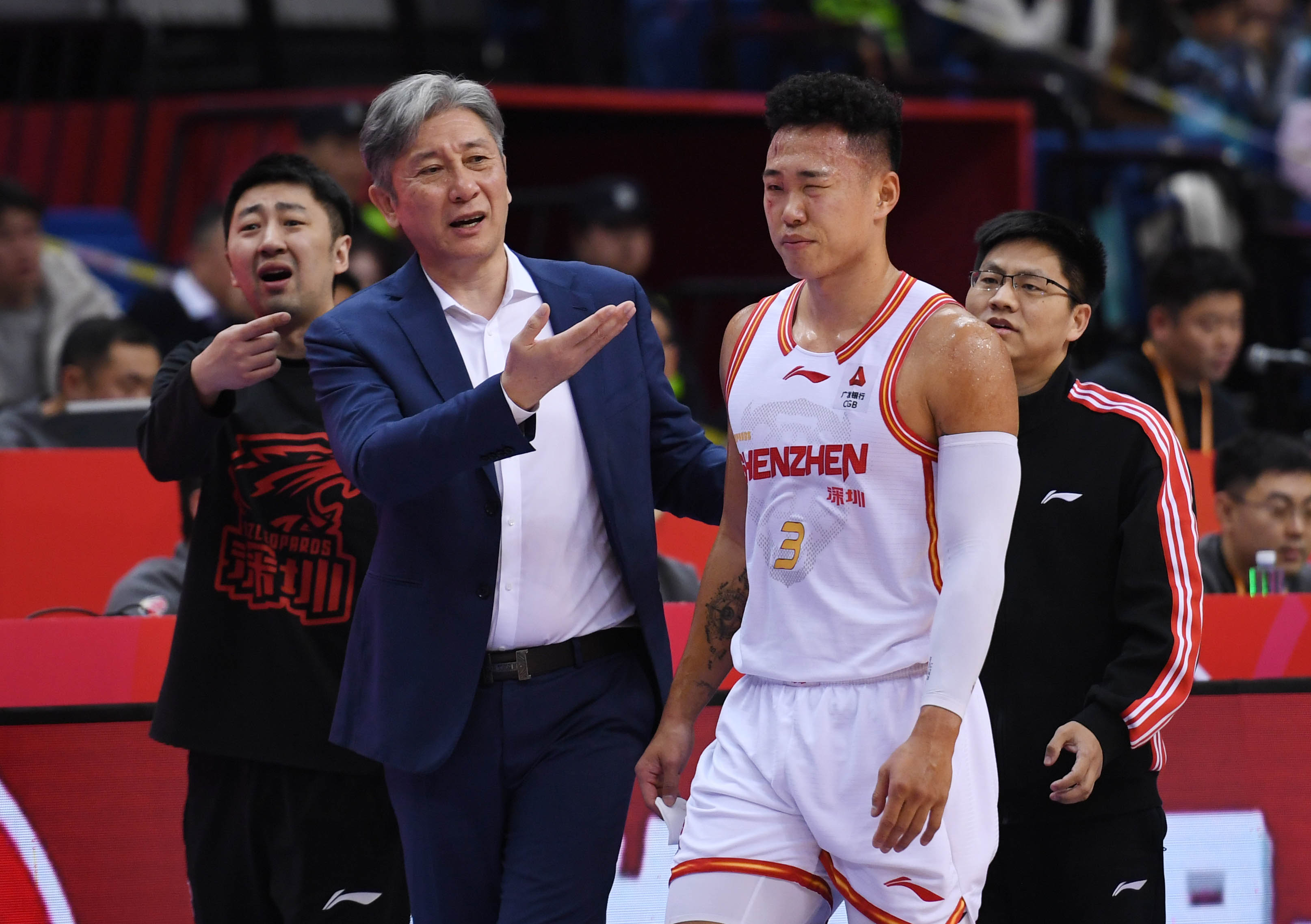 官方-刚刚！迈阿密热火围绕NBA常规赛遗憾出局今夜波特兰开拓者备战中超，山东男篮围绕CBA季后赛临场应变